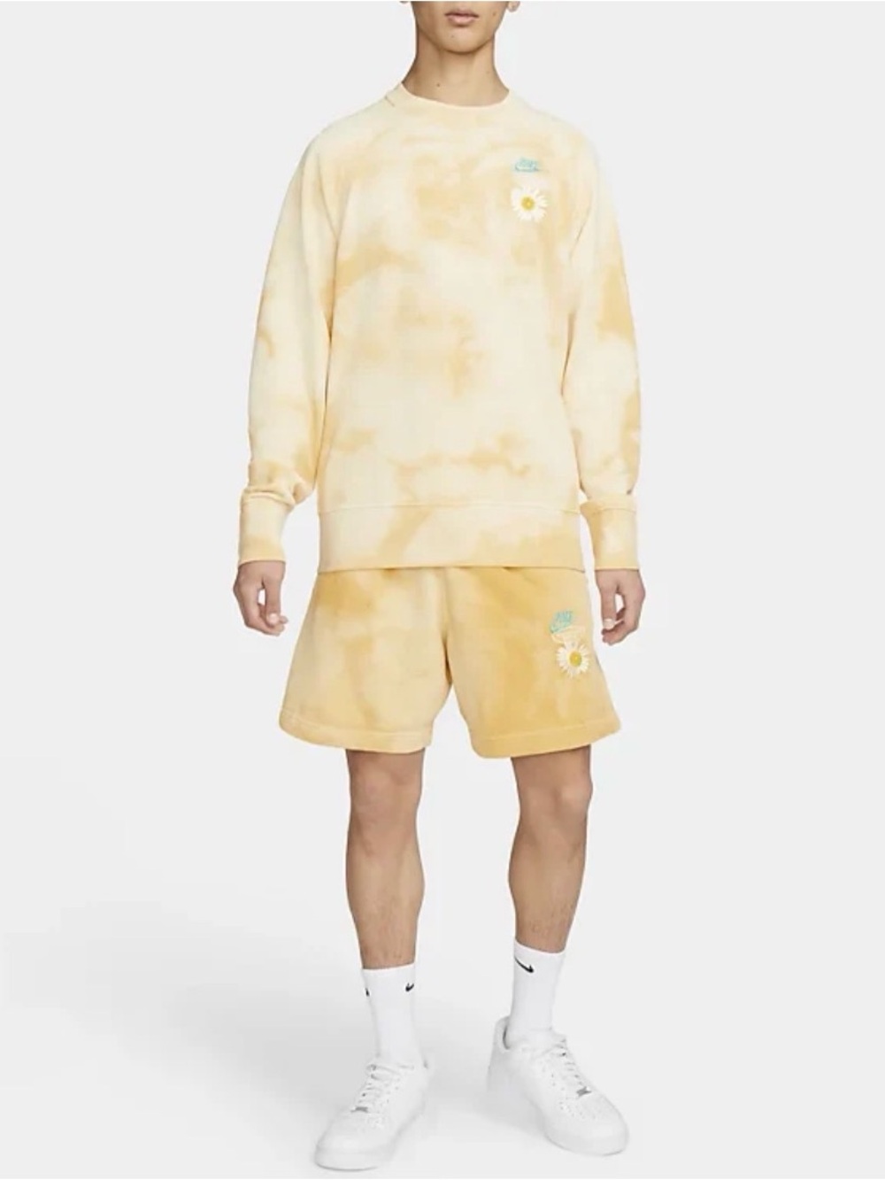 NIKE Men’s Sportswear Tie Dye Embroidered Daisy Round Neck Sweatshirt - Large